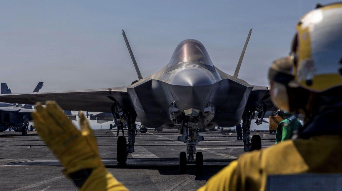 Hàng loạt quốc gia hối thúc công dân rời khỏi Iran, nguy cơ xung đột quân sự gia tăng