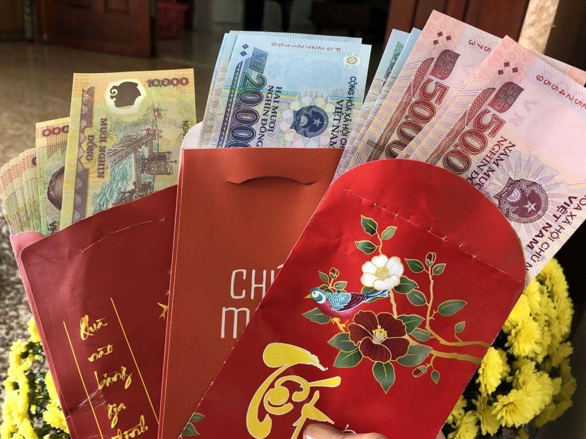 Khách hàng, cổ đông doanh nghiệp nào sẽ nhận "lì xì" Tết ngay đầu năm?