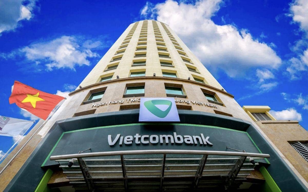 Lãnh đạo Vietcombank liên tiếp mua cổ phiếu VCB, phát tín hiệu mới về niềm tin nội bộ