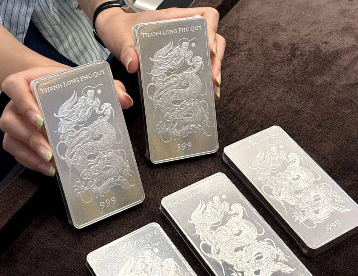 600 tấn bạc bị gom trong 48 giờ: “Cá mập” toàn cầu đang chuẩn bị cho điều gì?