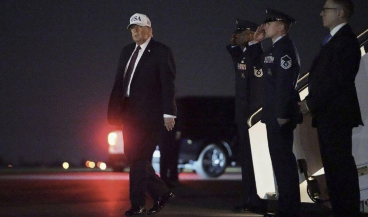 Động lực có thể thúc đẩy ông Trump quyết định không kích Iran