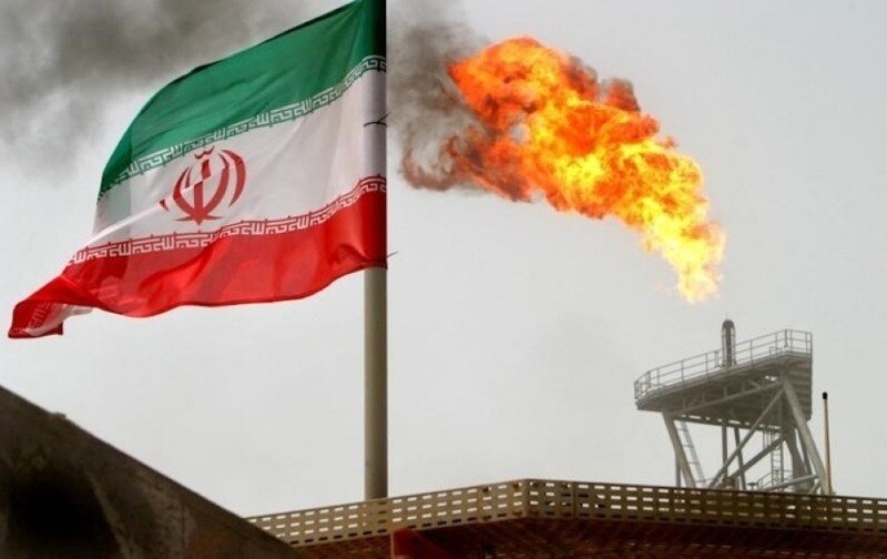 Nếu Iran đóng cửa Hormuz, giá dầu có thể tăng đến đâu?