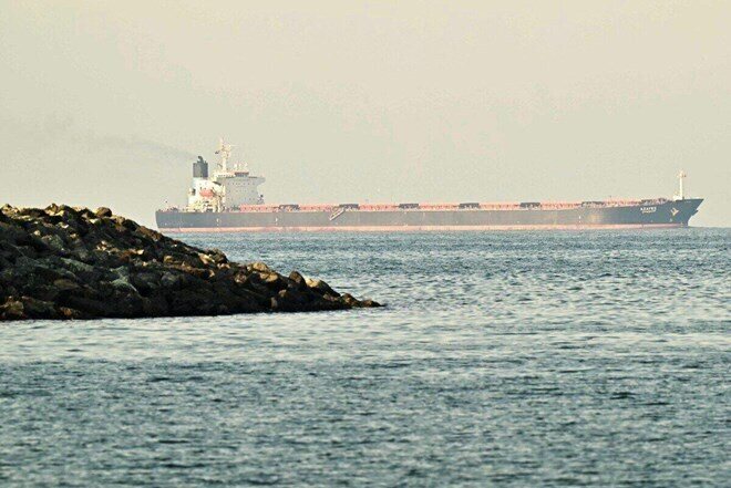 Eo biển Hormuz tê liệt sau đòn tấn công quân sự: Nguy cơ đứt gãy mạch máu năng lượng toàn cầu