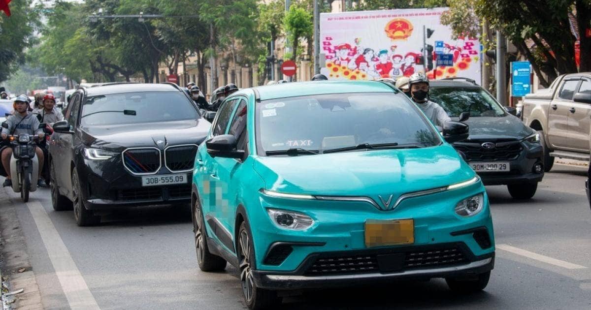 Đã đến lúc “viết lại luật chơi” cho taxi Thủ đô?