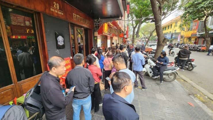 Giá vàng hôm nay mới nhất (4/3) giảm "không phanh": Khách mua 1 cây trở lên bị "nợ" vàng