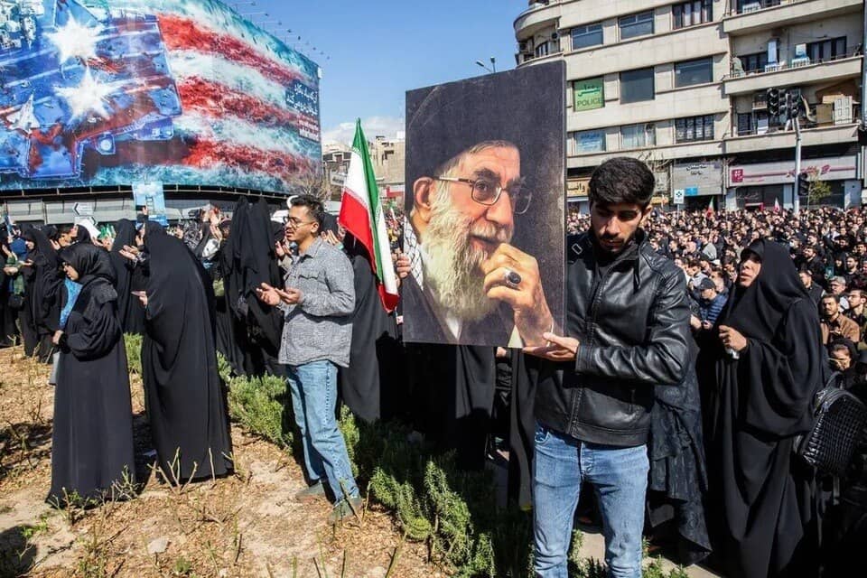 Mojtaba Khamenei: Hi vọng hòa giải hay sự tiếp nối cứng rắn?