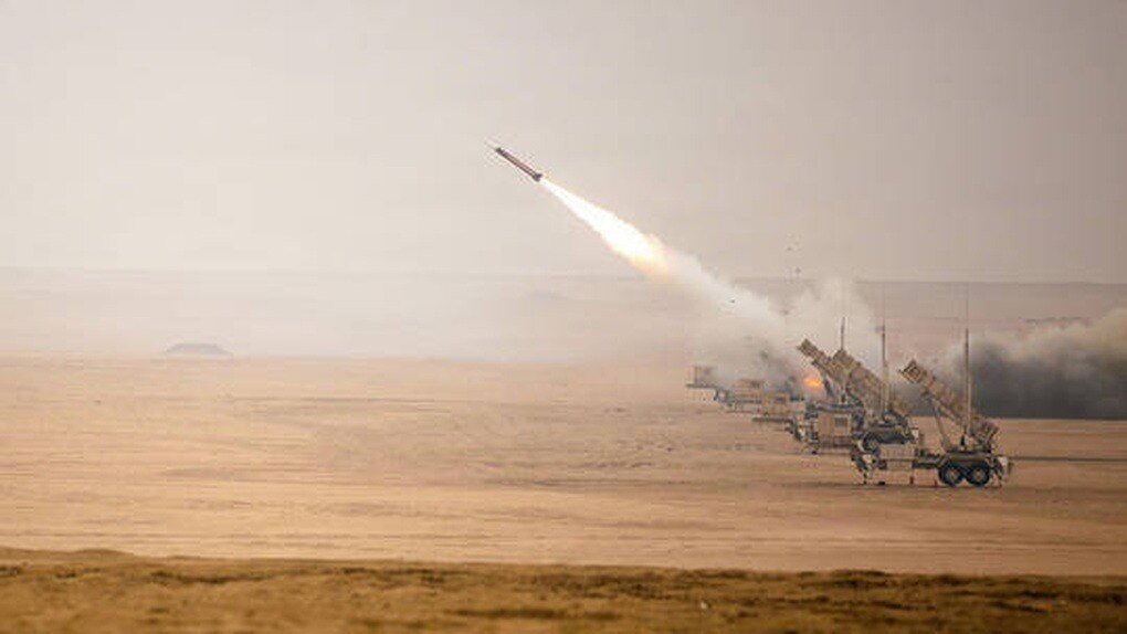 F-15 bị bắn hạ: "Quân ta bắn mình" hay tên lửa Iran?