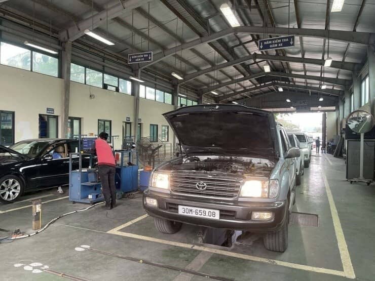 Đăng kiểm đạp hết chân ga đo khí thải, nhiều chủ xe máy dầu “xót ruột”, nín thở