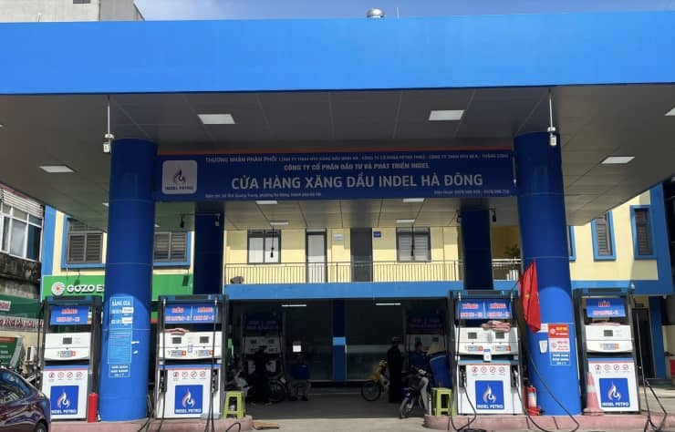 Một cửa hàng xăng dầu ở Hà Nội thông báo hết hàng do thiếu nguồn cung