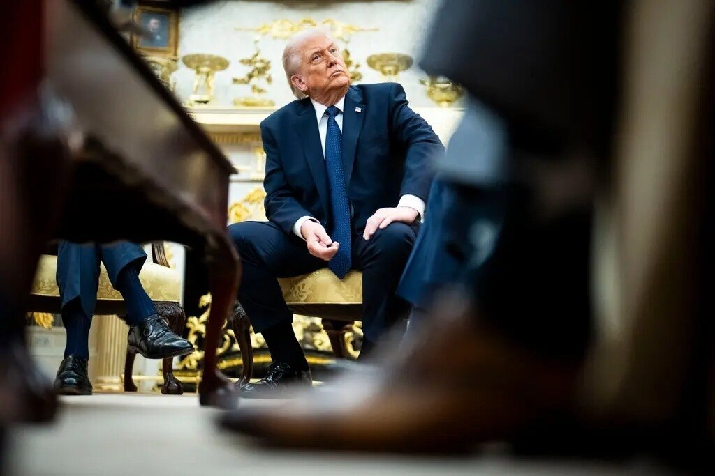Tín hiệu mập mờ từ Tehran khiến ông Trump đau đầu