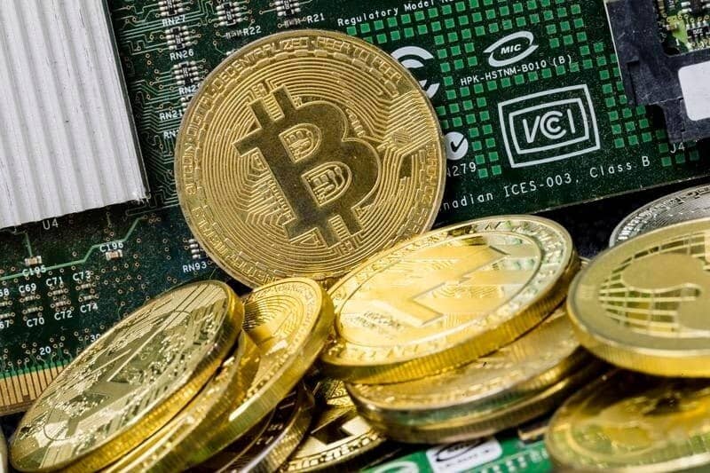 Bitcoin chững đà tăng, vốn hóa bốc hơi 1.800 tỷ USD