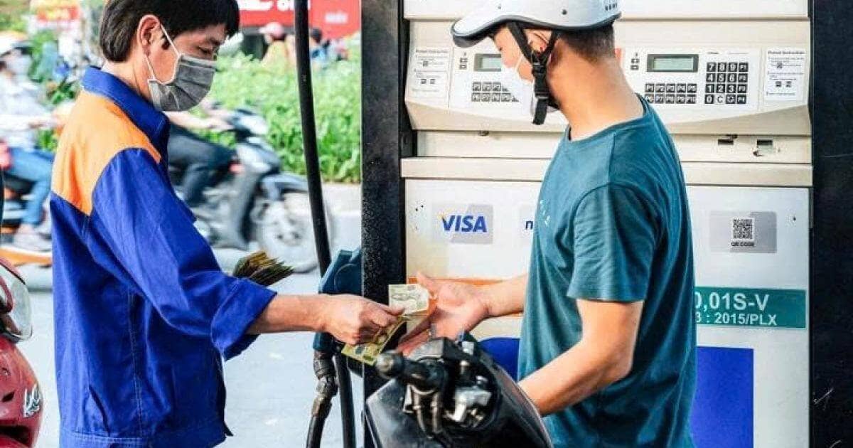 Vì sao xăng nội vẫn "chạy" theo giá ngoại?