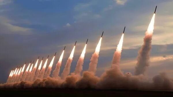Iran tiếp tục chiến dịch tên lửa, nhắm mục tiêu Mỹ và Israel