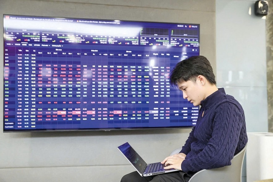 VN-Index tháng 3: Vượt "giông bão" địa chính trị để tìm đỉnh cao mới