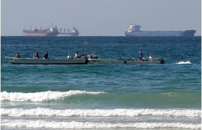 Iran tuyên bố "không 1 lít dầu nào" qua được Hormuz nếu Mỹ - Israel còn tấn công