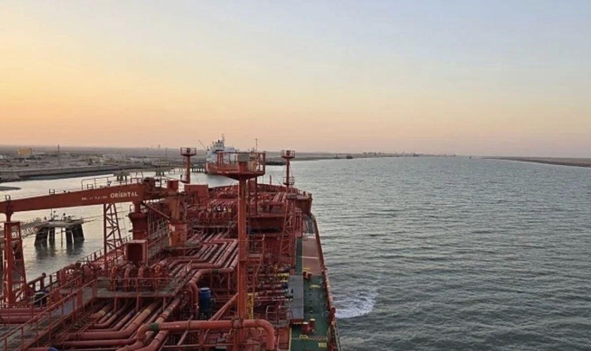 Thách thức với kế hoạch mở lại eo biển Hormuz của ông Trump