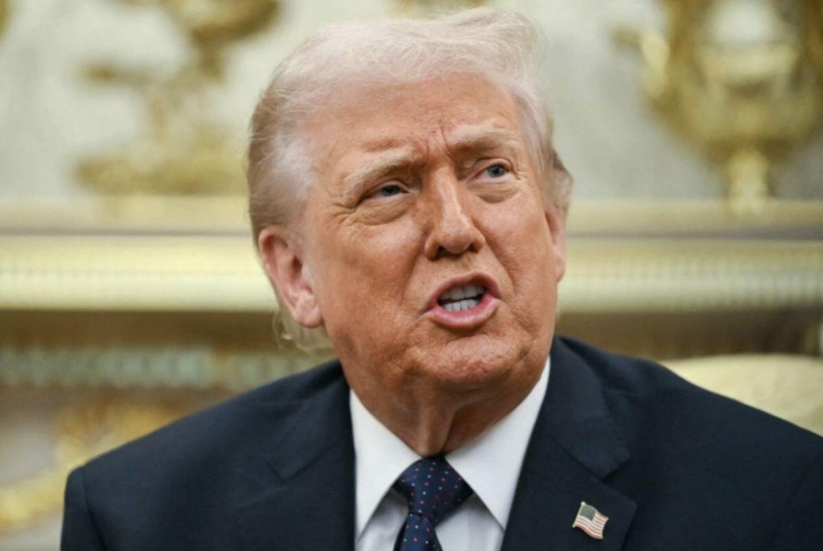 Ông Trump 'không hài lòng' khi Israel tấn công kho dầu Iran