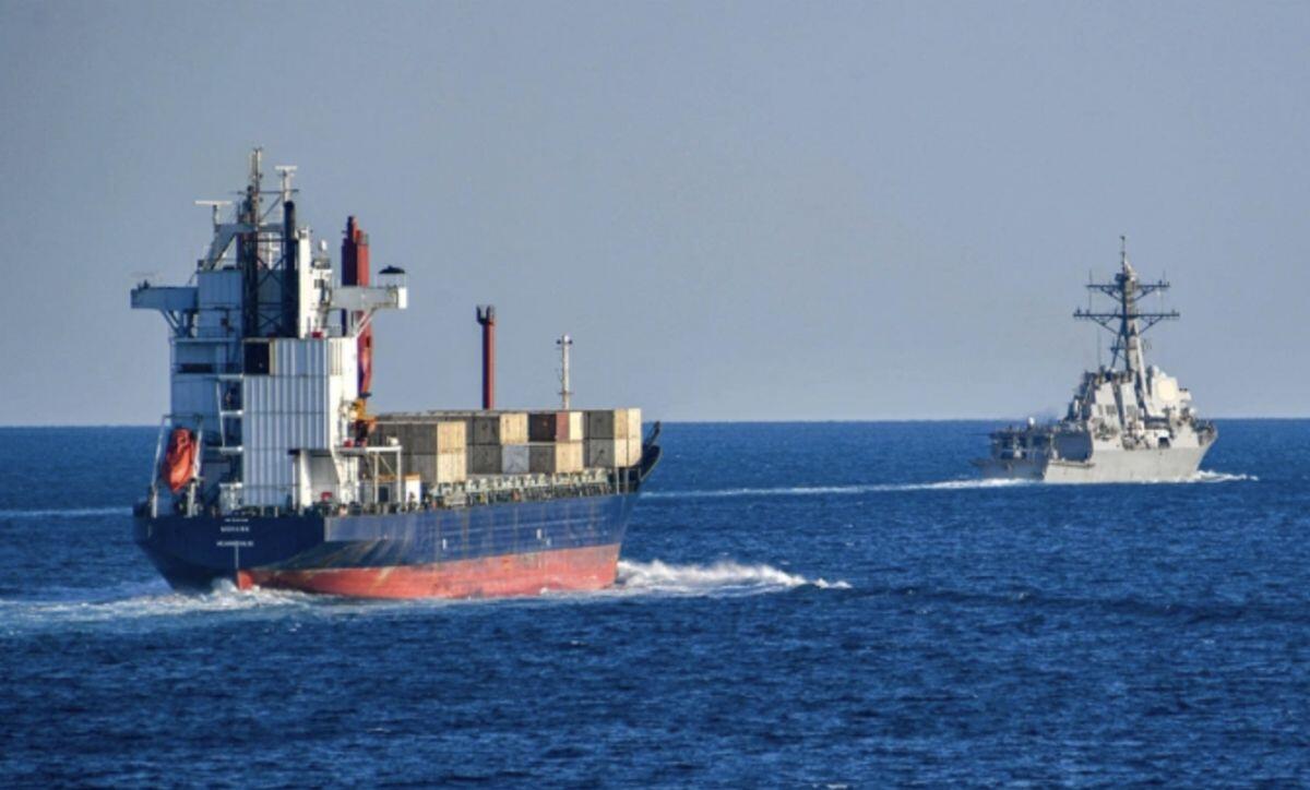 Cách Iran có thể thách thức tàu chiến Mỹ ở Eo biển Hormuz
