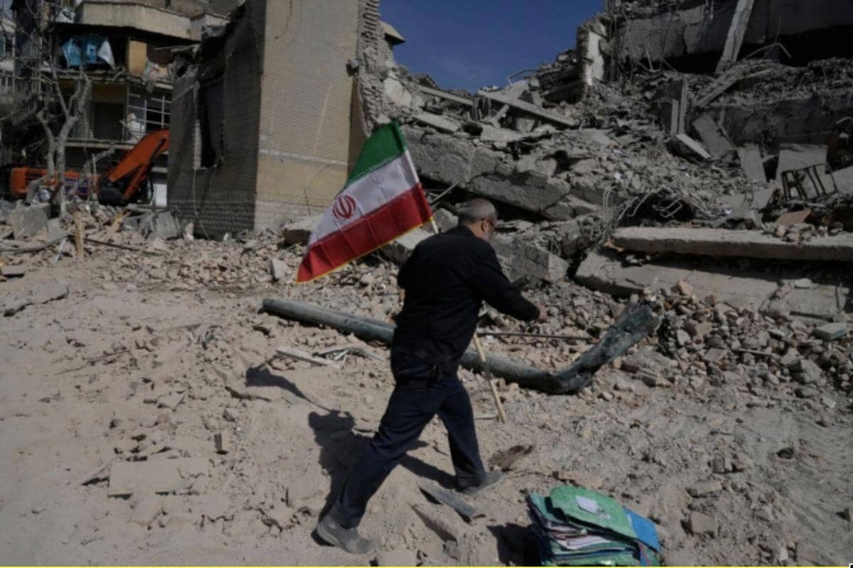 Lật đổ chế độ có thể là mục tiêu thật sự của ông Trump ở Iran