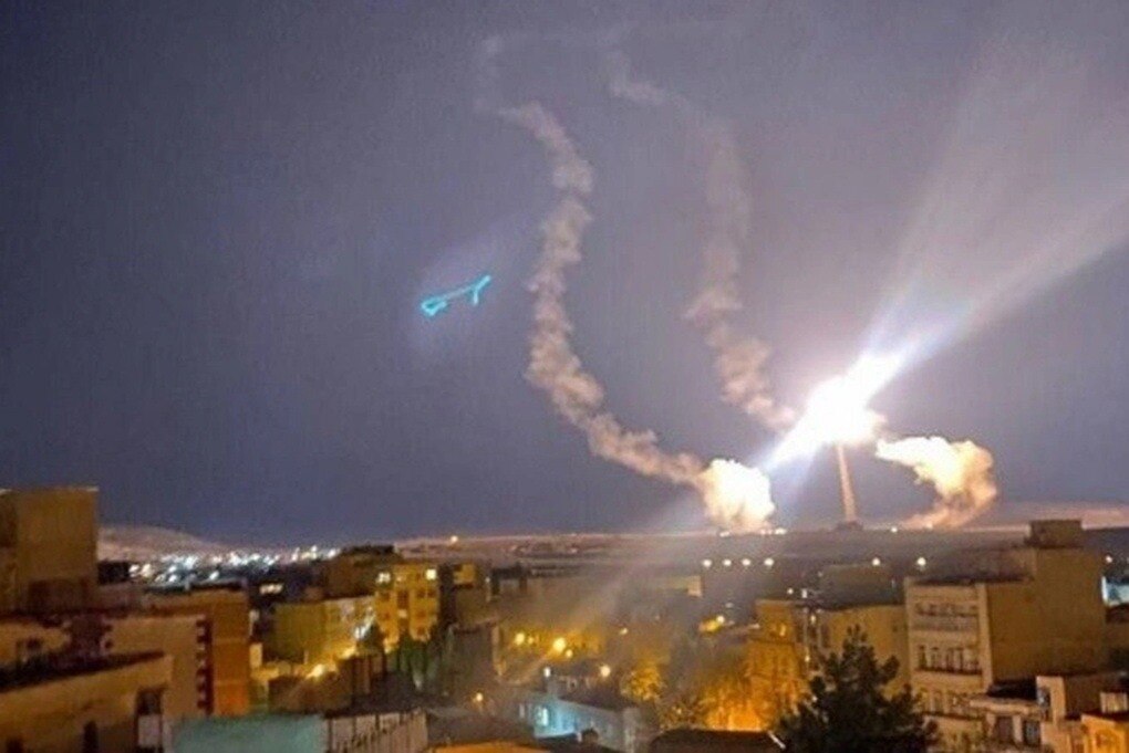 Iran tung loạt tên lửa “siêu nặng” tấn công Tel Aviv