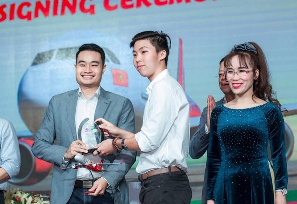 Thiếu gia nhà Vietjet chi 310 tỷ đồng "bắt đáy" cổ phiếu của mẹ