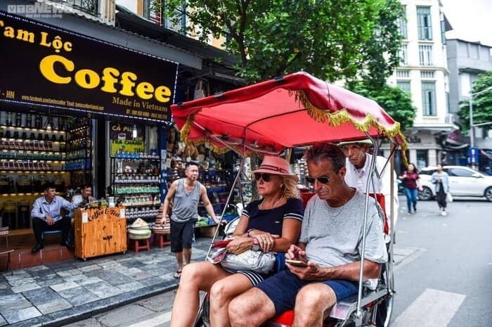 Xích lô điện, xuồng điện sắp "đổ bộ" phố cổ và chùa Hương?