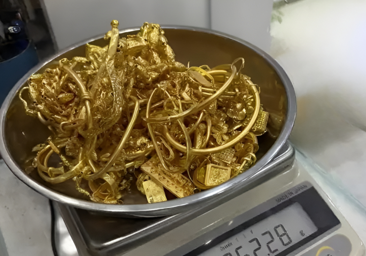 Mua 2kg vàng, chốt lời số tiền khủng: Nước đi quyết định giữa sóng giá