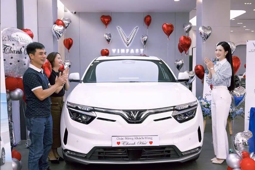 Vingroup khẩn cấp hỗ trợ khách hàng giảm áp lực giá xăng dầu