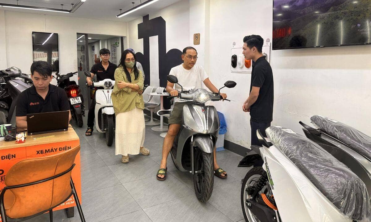 Người Việt mua xe máy điện tăng đột biến