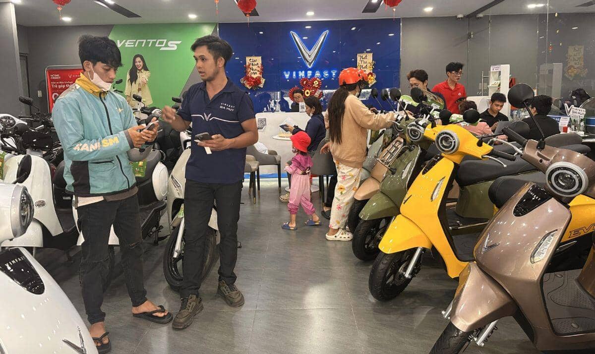 Người Việt mua xe máy điện tăng đột biến