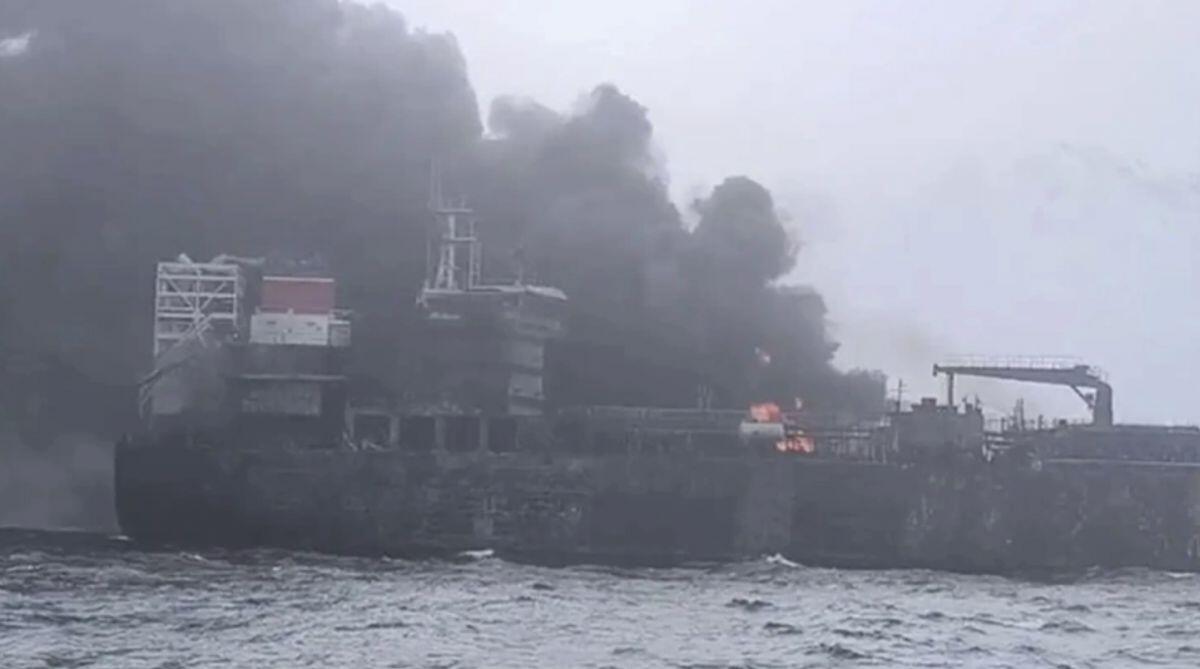 Tàu hàng trúng đạn, bốc cháy dữ dội ở eo biển Hormuz giữa căng thẳng Mỹ - Iran