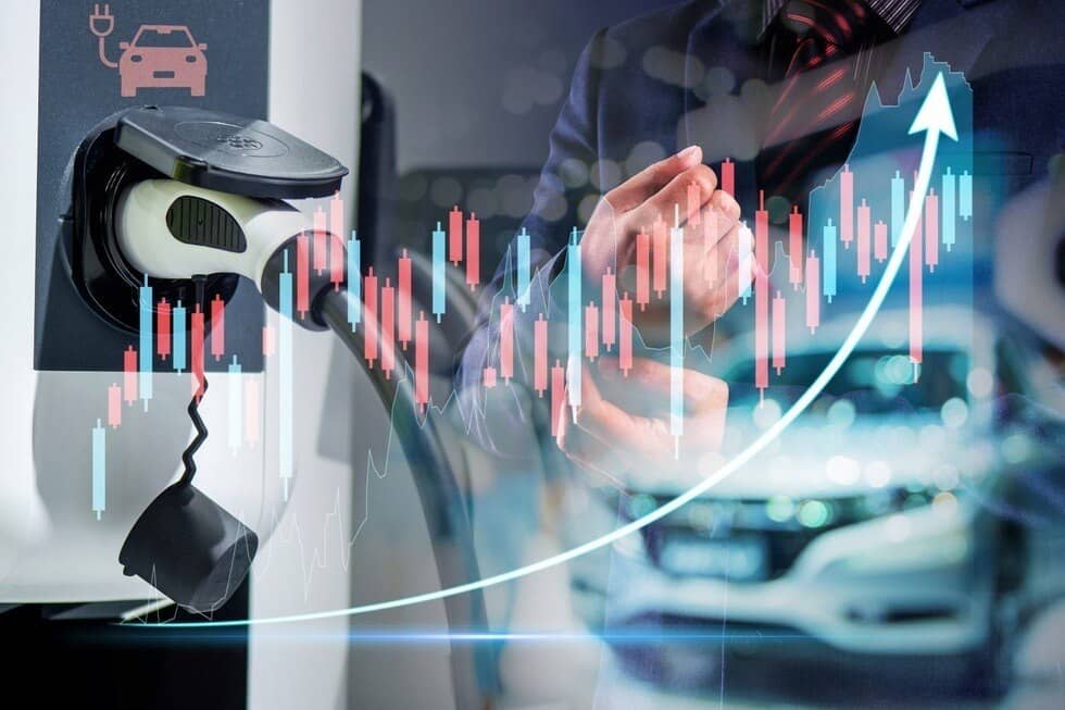 Khi xăng đắt đỏ, xe điện trở thành “phao cứu chi phí”?