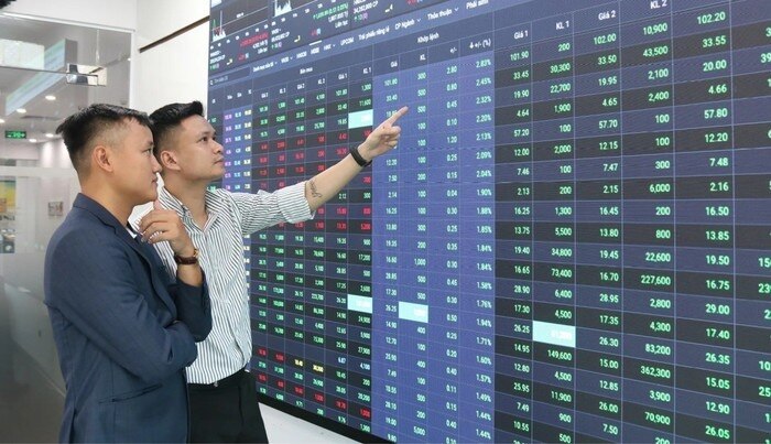 Cửa sáng nâng hạng và áp lực khối ngoại: 6 tỷ USD liệu có đủ giải vây?