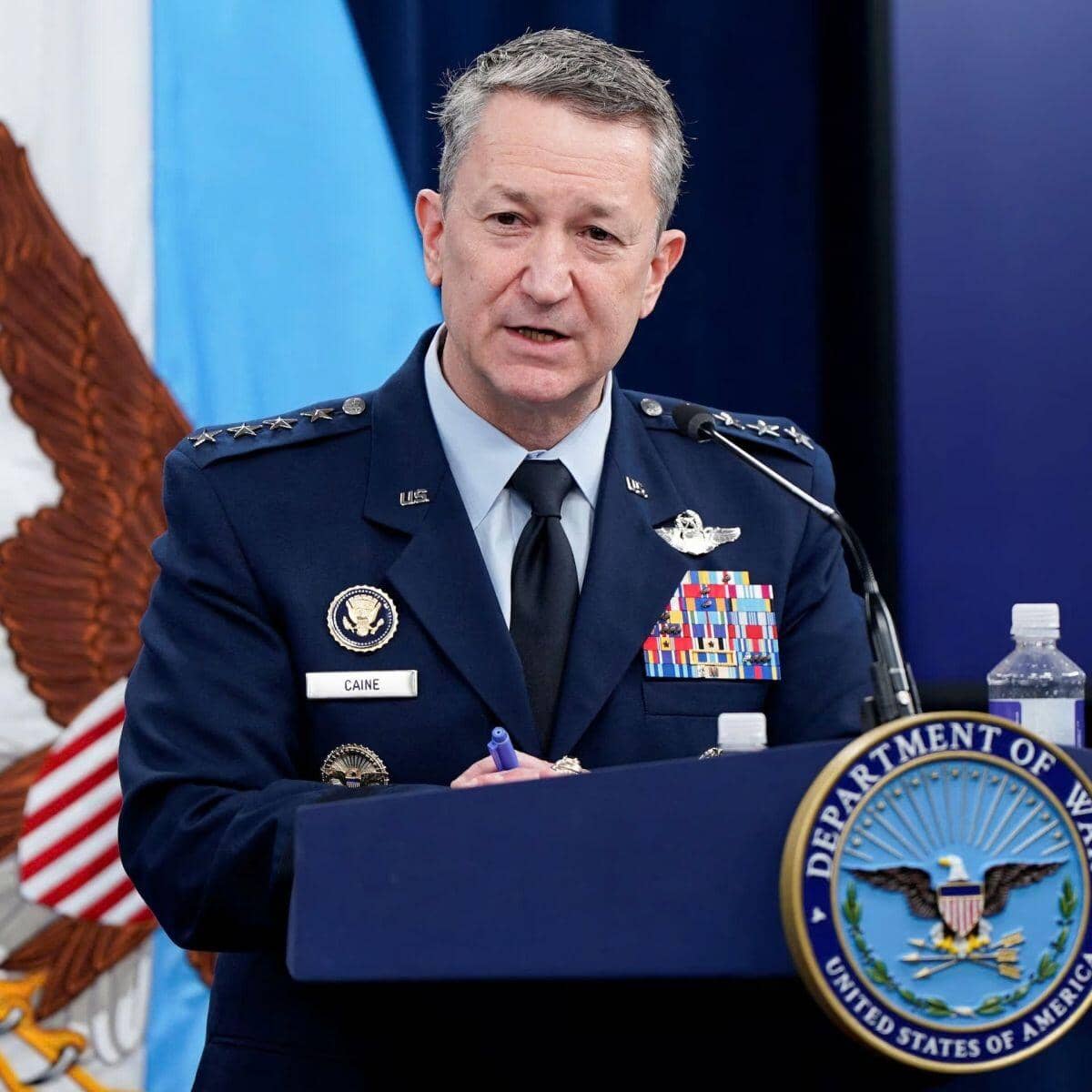 Căng thẳng tại Hormuz đẩy giá dầu tăng vọt