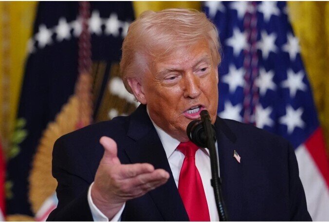 Ông Trump khuyên tàu hàng 'can đảm' đi qua Eo biển Hormuz