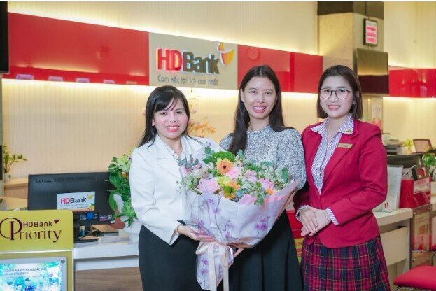Chủ nhân giải 3 tỷ đồng đã lộ diện, hành trình “Tiết kiệm Tỷ phú” tại HDBank khép lại trong những khoảnh khắc vỡ òa