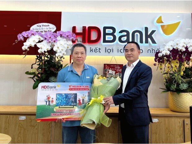 Chủ nhân giải 3 tỷ đồng đã lộ diện, hành trình “Tiết kiệm Tỷ phú” tại HDBank khép lại trong những khoảnh khắc vỡ òa