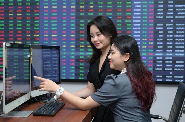 Ngân hàng tư nhân và "cuộc đua" giành lại vị thế