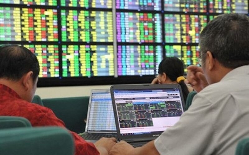 Chứng khoán 13/3: VN-Index dao động hẹp, rủi ro ngắn hạn vẫn cao