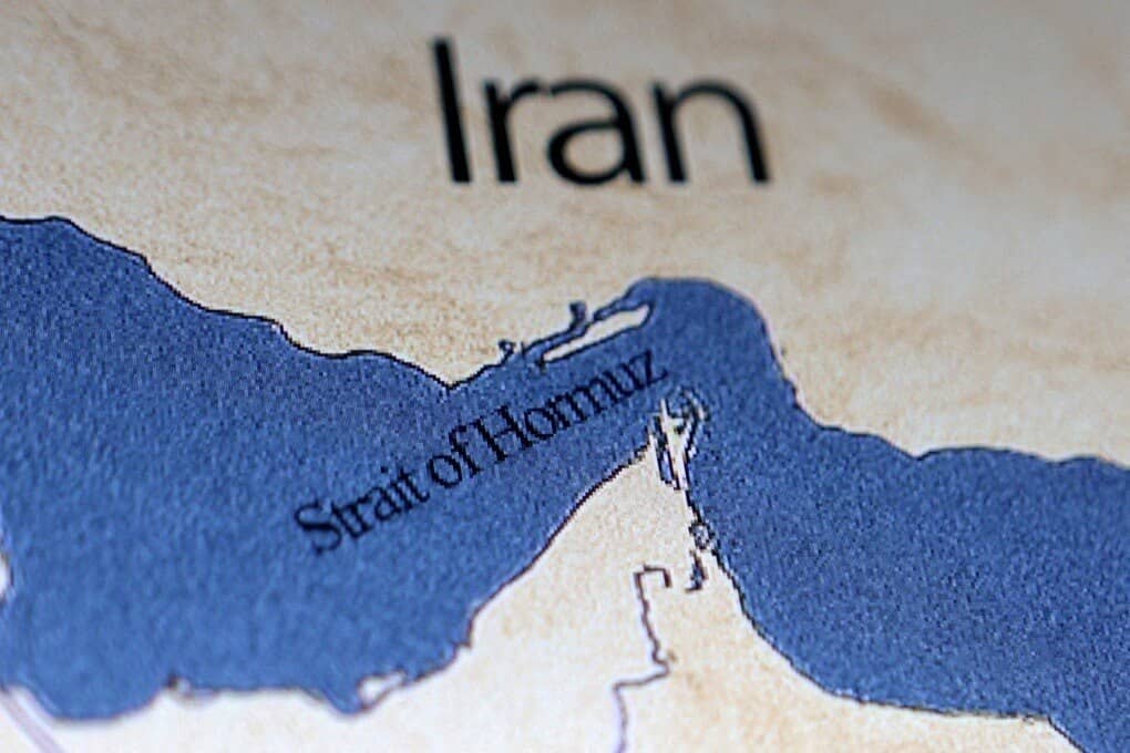 "Bãi mìn" Hormuz và phép thử bản lĩnh của ông Trump