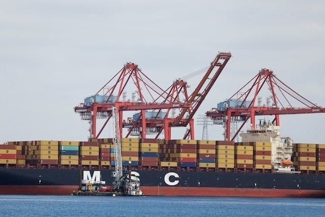 Mỹ tạm đình chỉ Đạo luật Jones để "giải cứu" các nhà máy lọc dầu