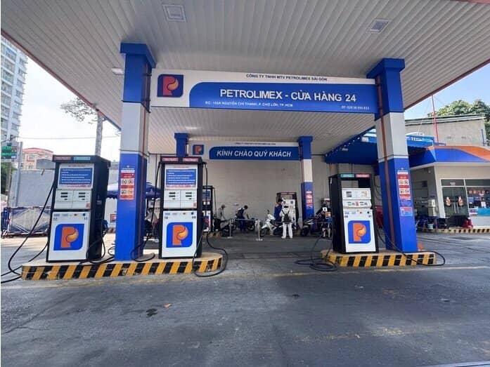 Vì sao các nước xả kho, giá dầu thế giới vẫn tăng cao?