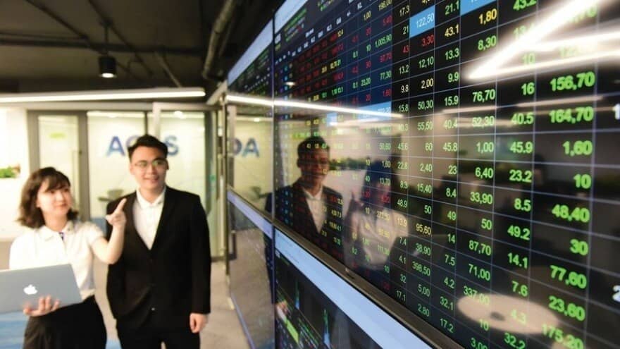 Thị trường rung lắc, VN-Index tìm vùng cân bằng mới