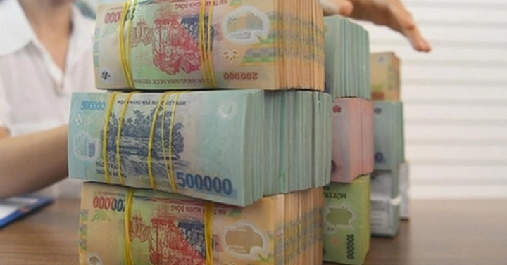 Lãi suất tiết kiệm chạm mốc 9% kỳ hạn 13 tháng: Bất ngờ số tiền về tay khi gửi 800 triệu đồng
