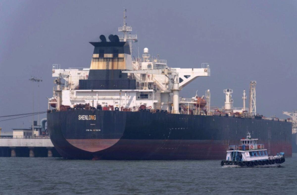 Những tàu dầu được đặc cách qua eo biển Hormuz