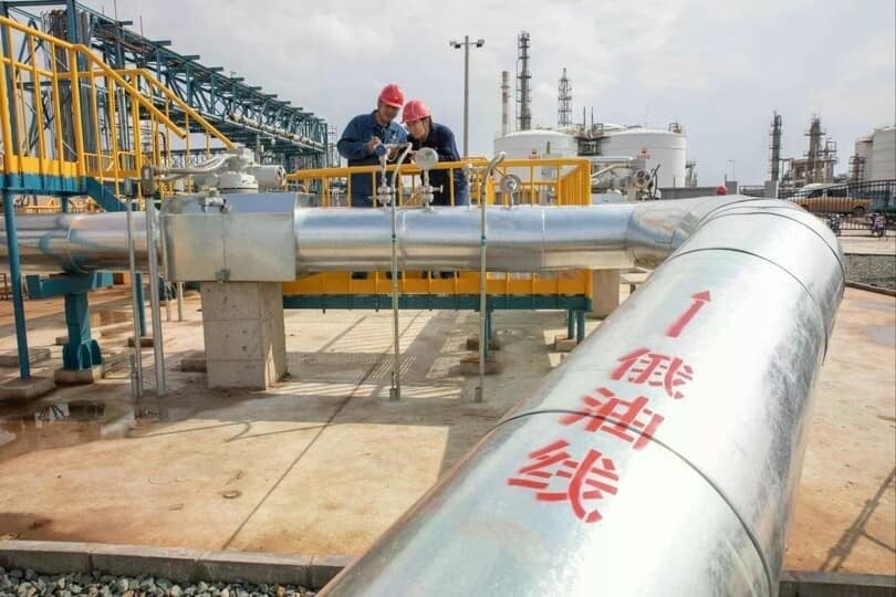 Sản xuất xăng từ... gió và nước?