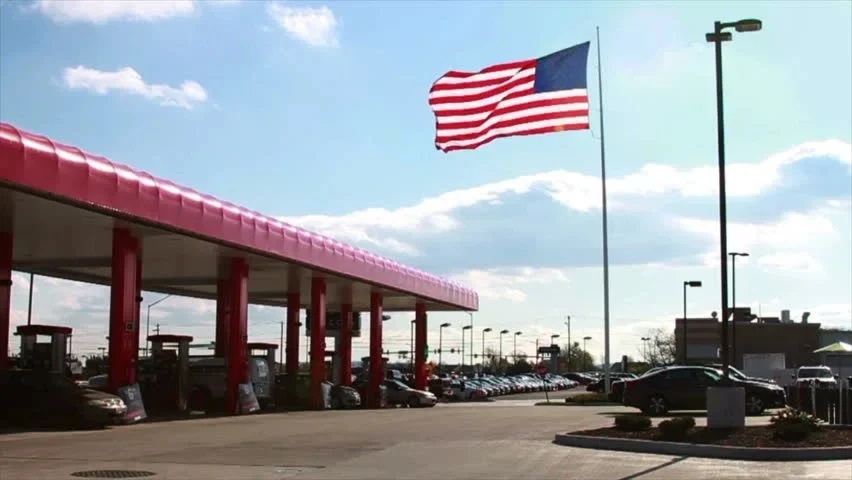 Cú sốc giá xăng càn quét nước Mỹ