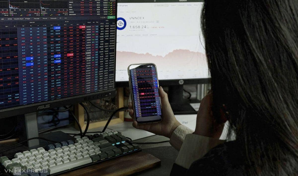 Mua đúng 'đáy' chứng khoán có lãi tốt hơn không?