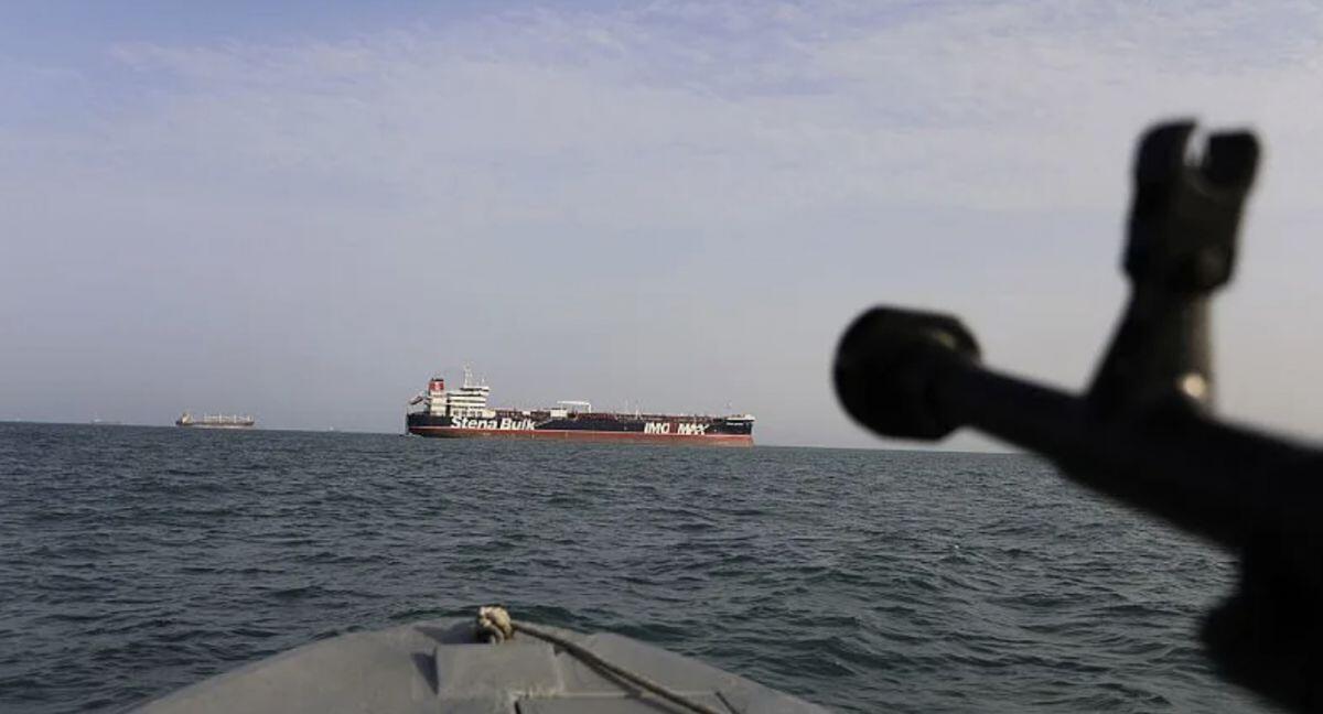 Eo biển Hormuz trở thành tuyến vận tải đắt đỏ nhất thế giới: Phí bảo hiểm tăng sốc 300%