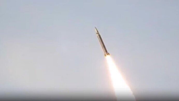 Iran lần đầu tung tên lửa Haj Qassem, đe dọa cho Israel "hối tiếc" vì sát hại ông Larijani